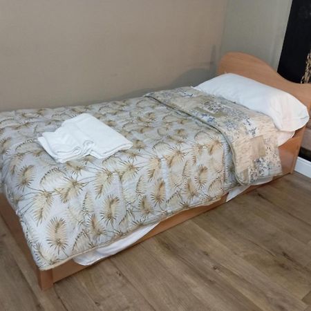 Yaki Domo Bed & Breakfast กาญารี ภายนอก รูปภาพ