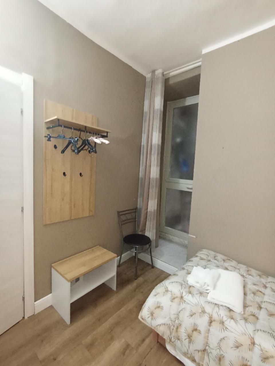 Yaki Domo Bed & Breakfast กาญารี ภายนอก รูปภาพ